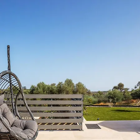 Garde Villa, With Private Pool, Bbq & Playground, By Thinkvilla * Roumelí